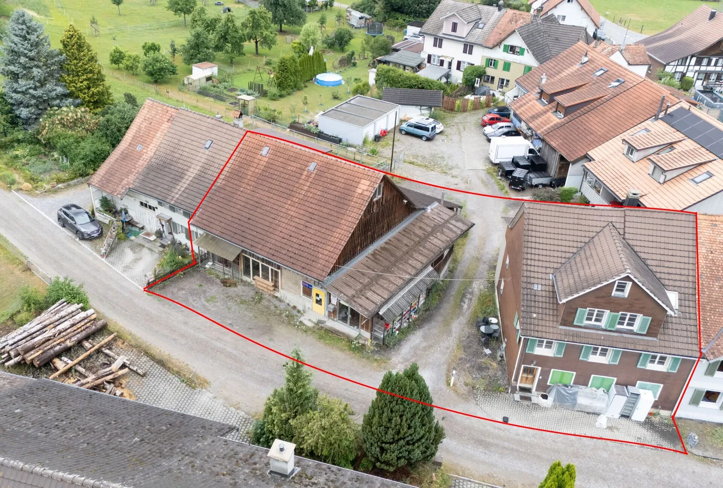 Charmantes Zweifamilienhaus mit Potenzial - Foto 1 von 18