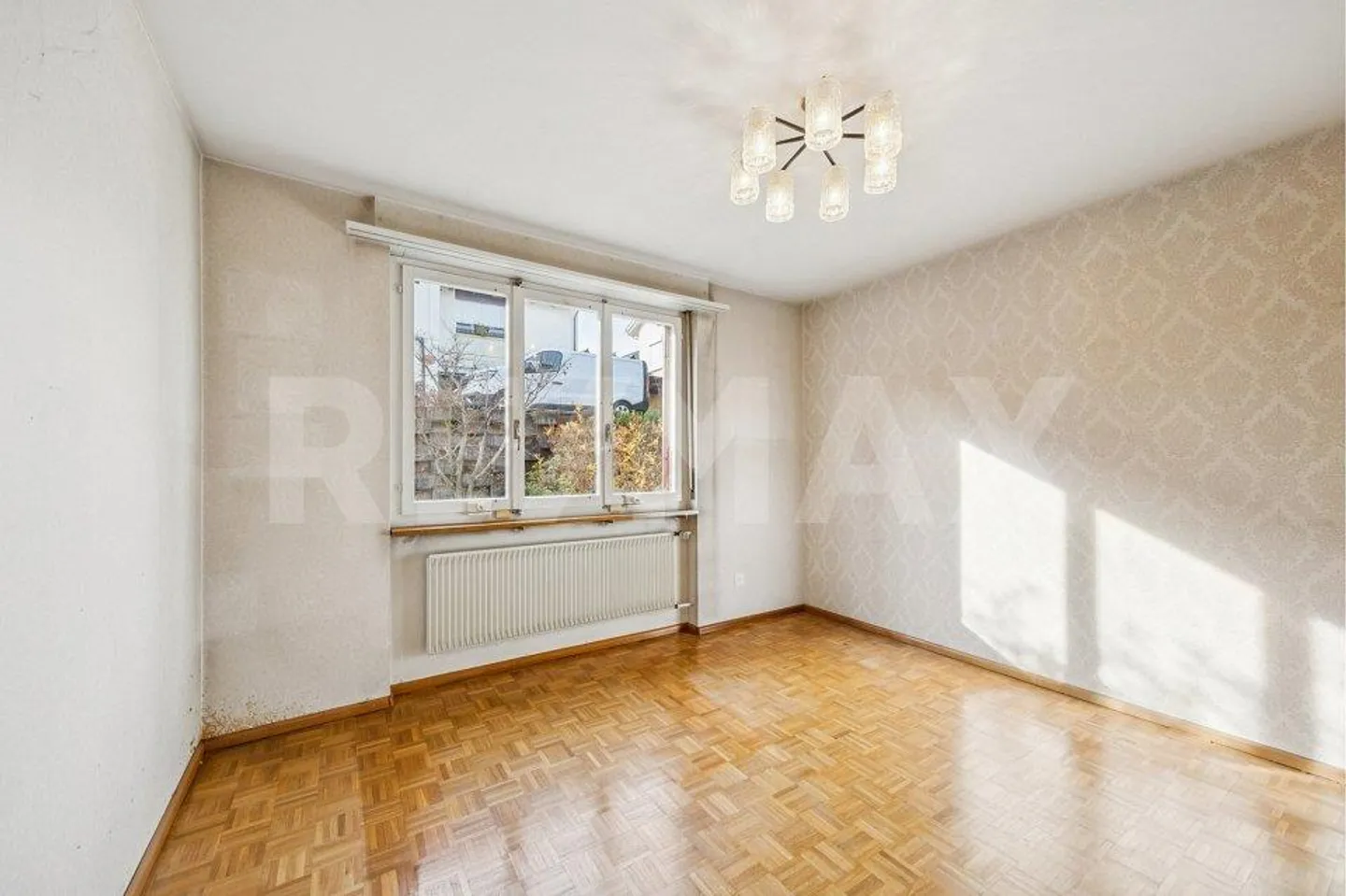 Renovation-Needed Semi-Detached House with Great Potential - Photo 6 of 13