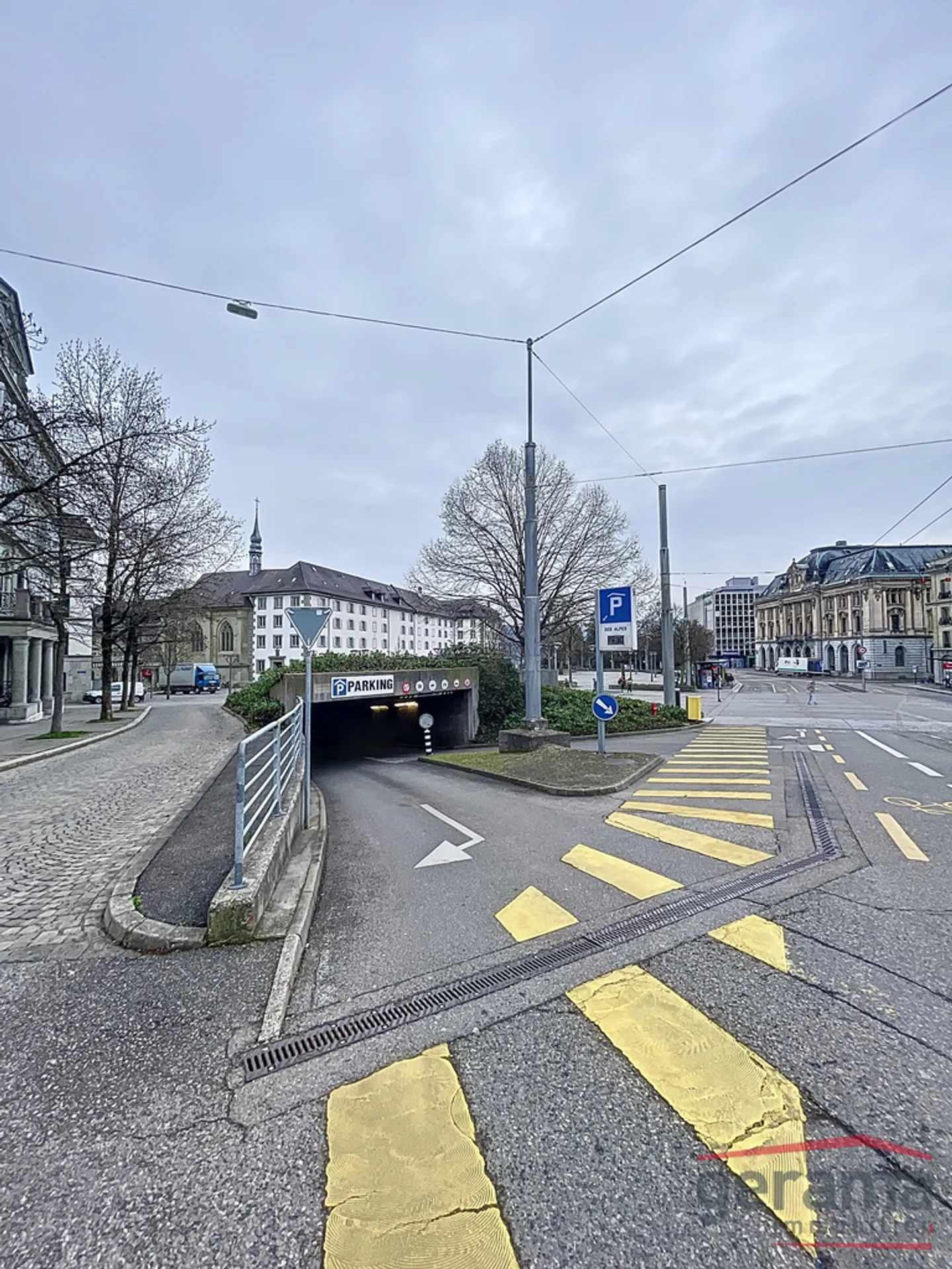 Unterirdischer Parkplatz - Foto 2 von 2