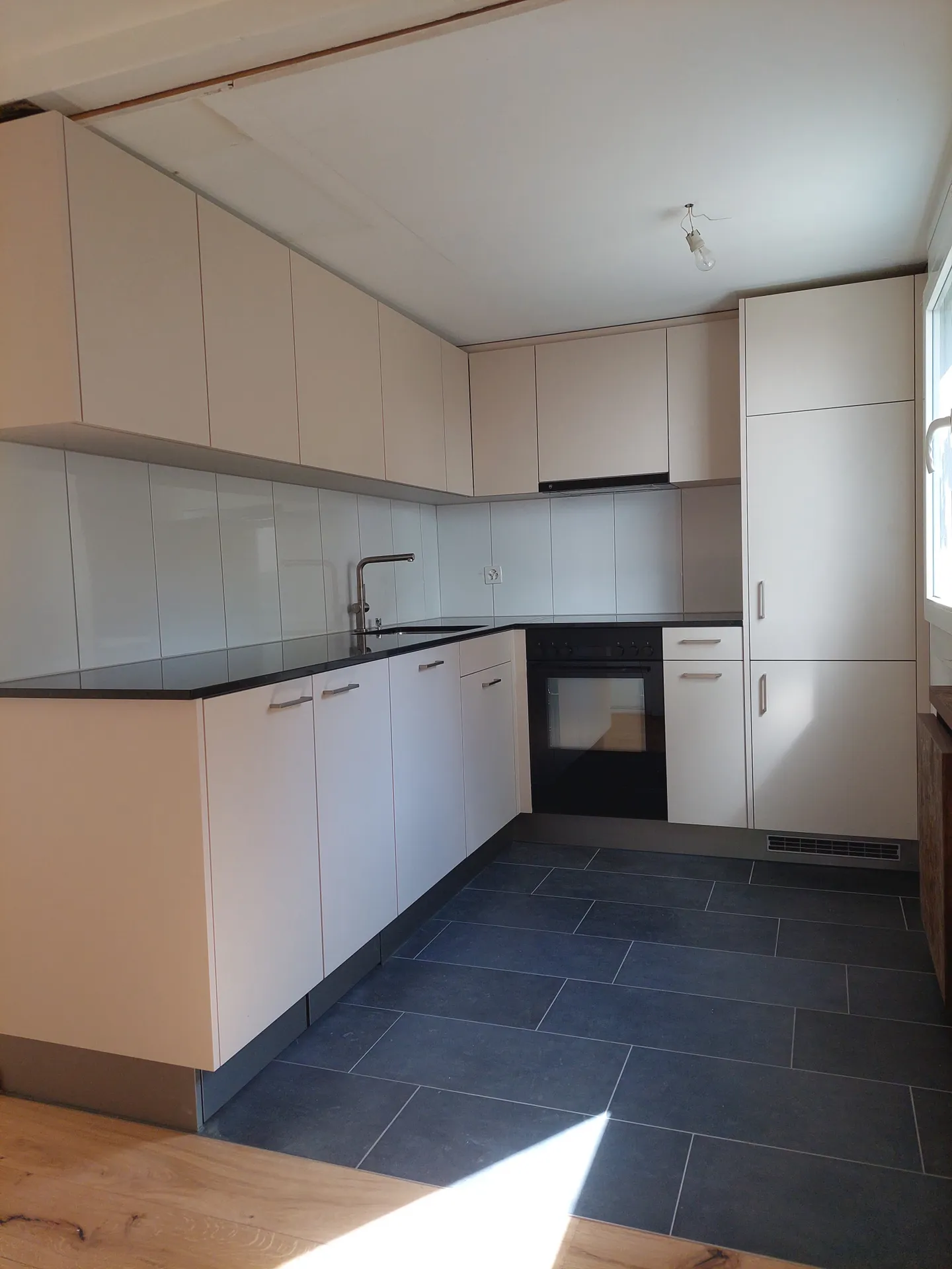 «Hochwertig sanierte 2.5 Zimmer Wohnung mit viel Gestaltungsspielraum» - Foto 4 von 10
