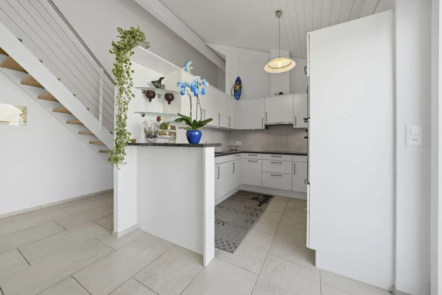 Geräumige Dachmaisonette mit Balkonen - Foto 6 von 24