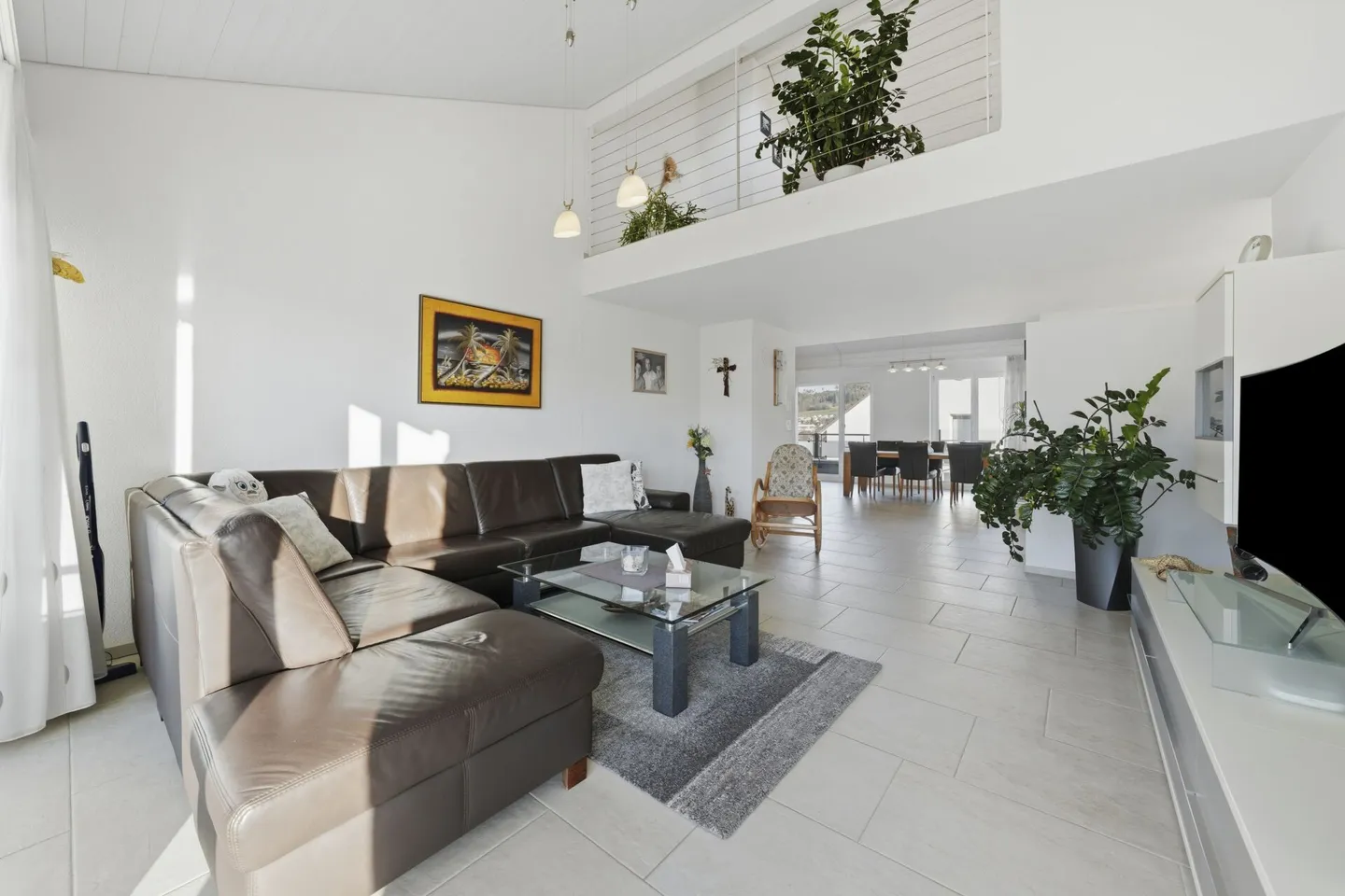 Geräumige Dachmaisonette mit Balkonen - Foto 2 von 24