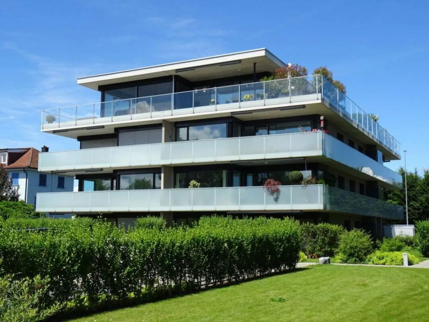 Appartement en attique de 3,5 pièces ensoleillé et calme - Photo 1 sur 8