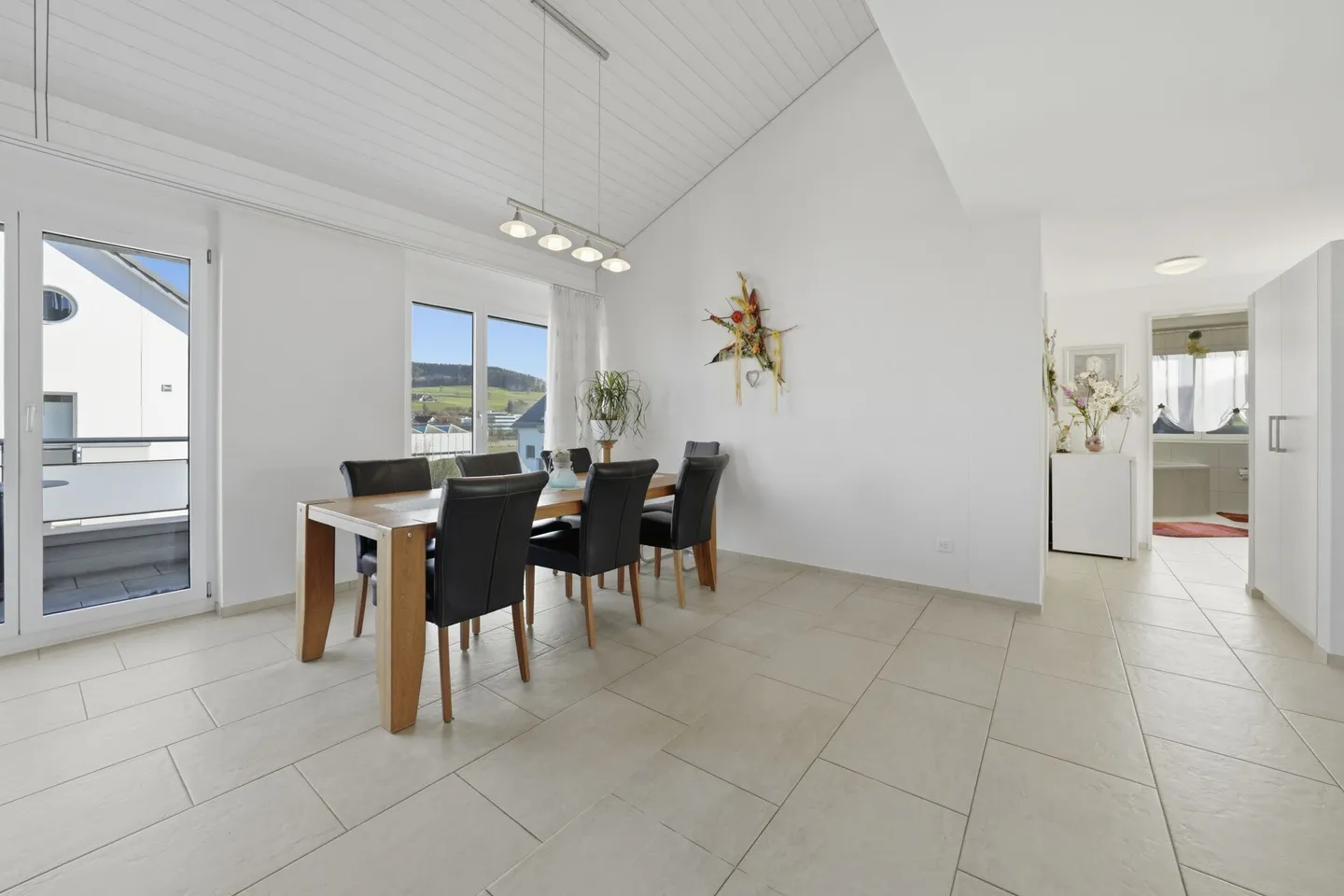 Geräumige Dachmaisonette mit Balkonen - Foto 4 von 24