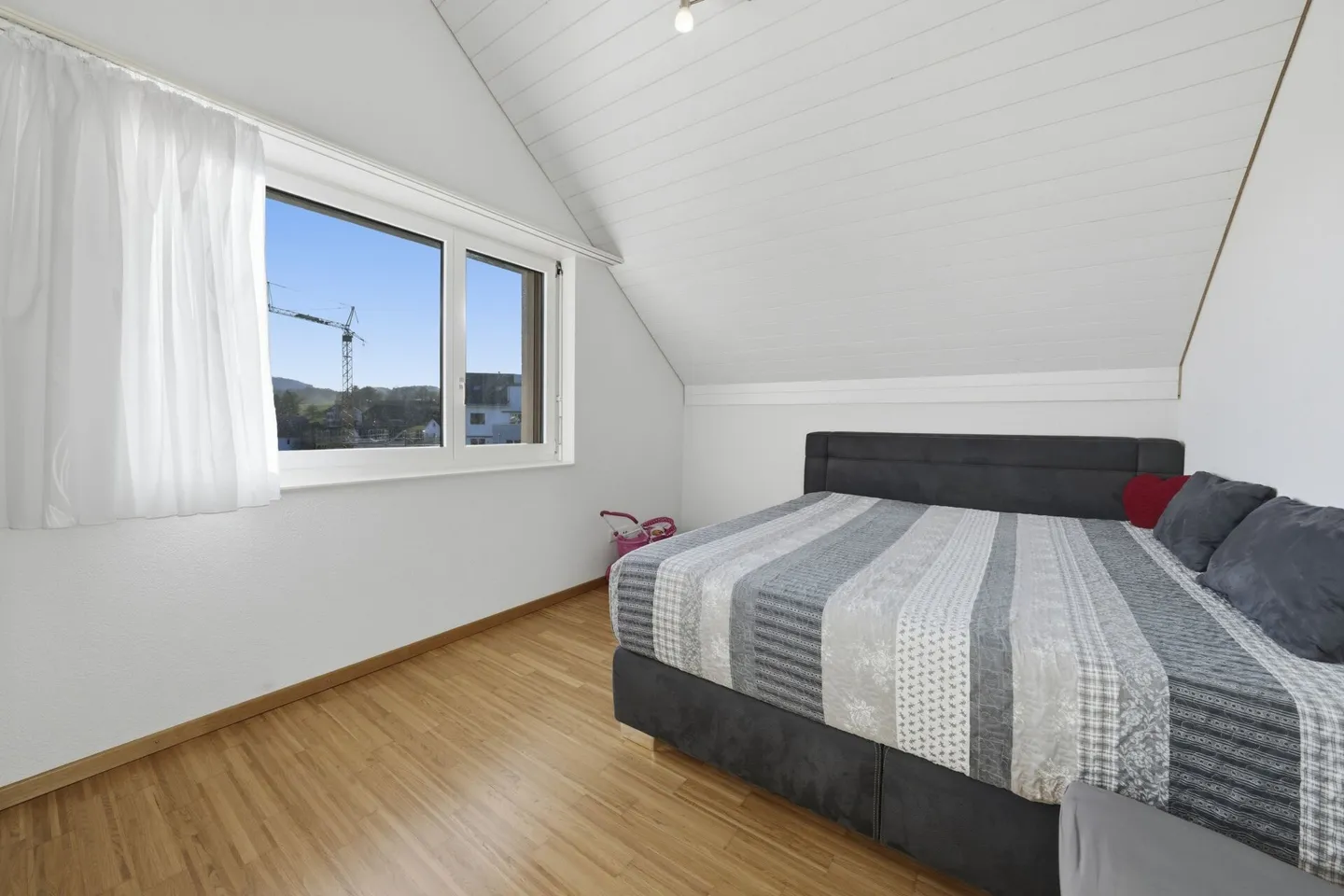Geräumige Dachmaisonette mit Balkonen - Foto 10 von 24