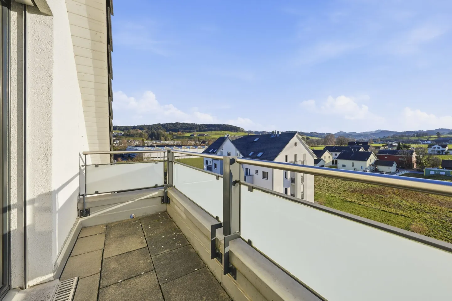Geräumige Dachmaisonette mit Balkonen - Foto 18 von 24