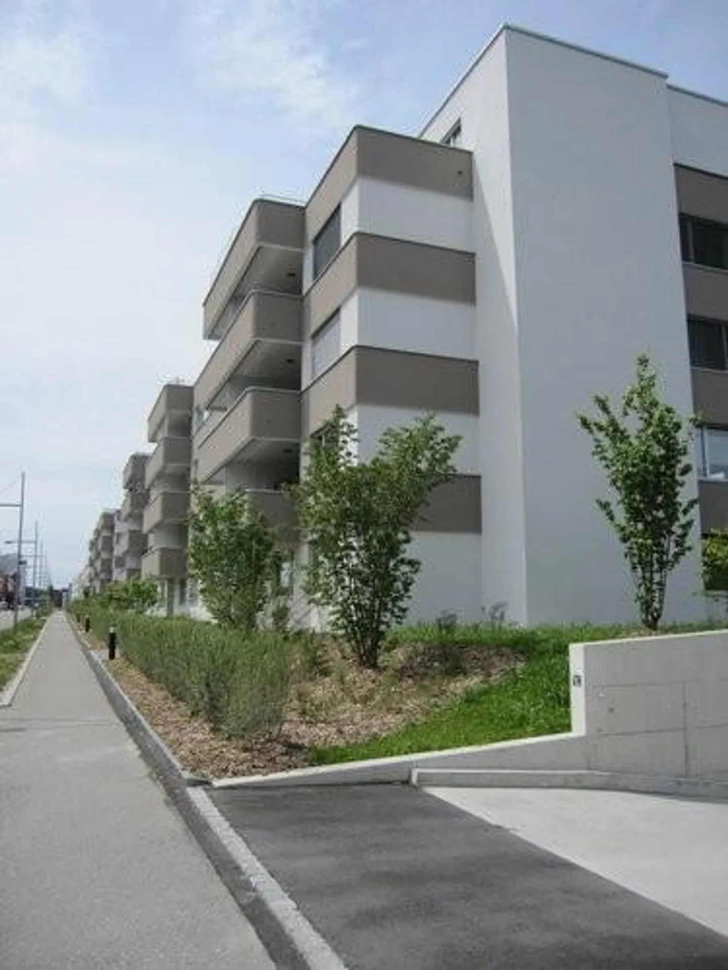 Proche WestSide : Belle appartement de 4.5 pièces avec joli patio - Photo 1 sur 11