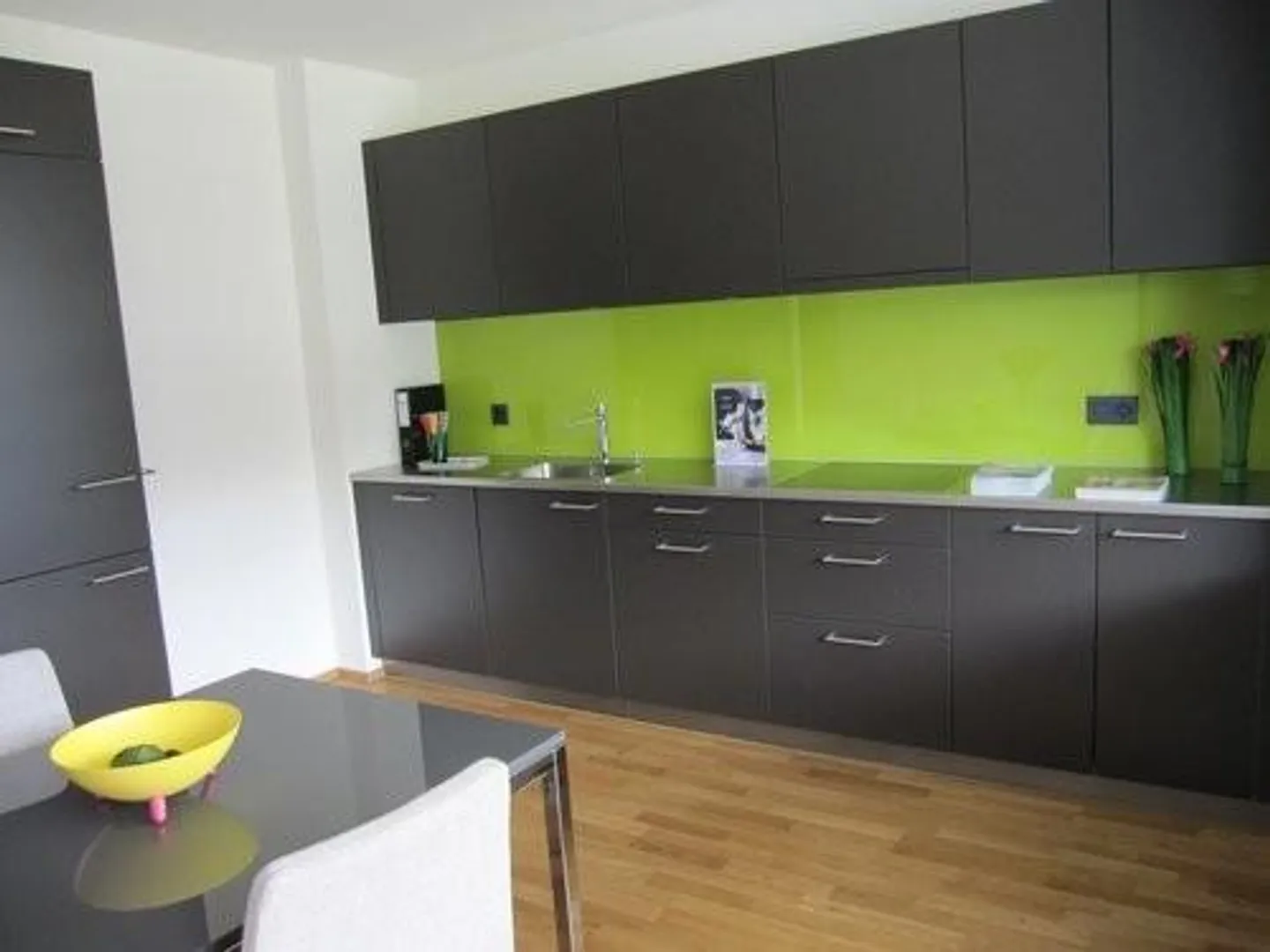 Proche WestSide : Belle appartement de 4.5 pièces avec joli patio - Photo 3 sur 11