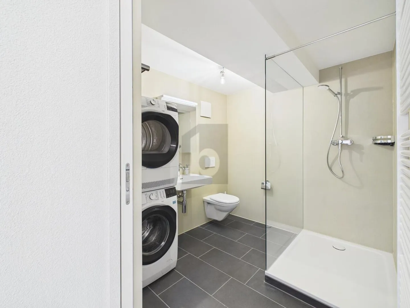 INTERNO DI ALTA QUALITÀ - PRIMA OCCUPAZIONE! - Foto 5 di 6