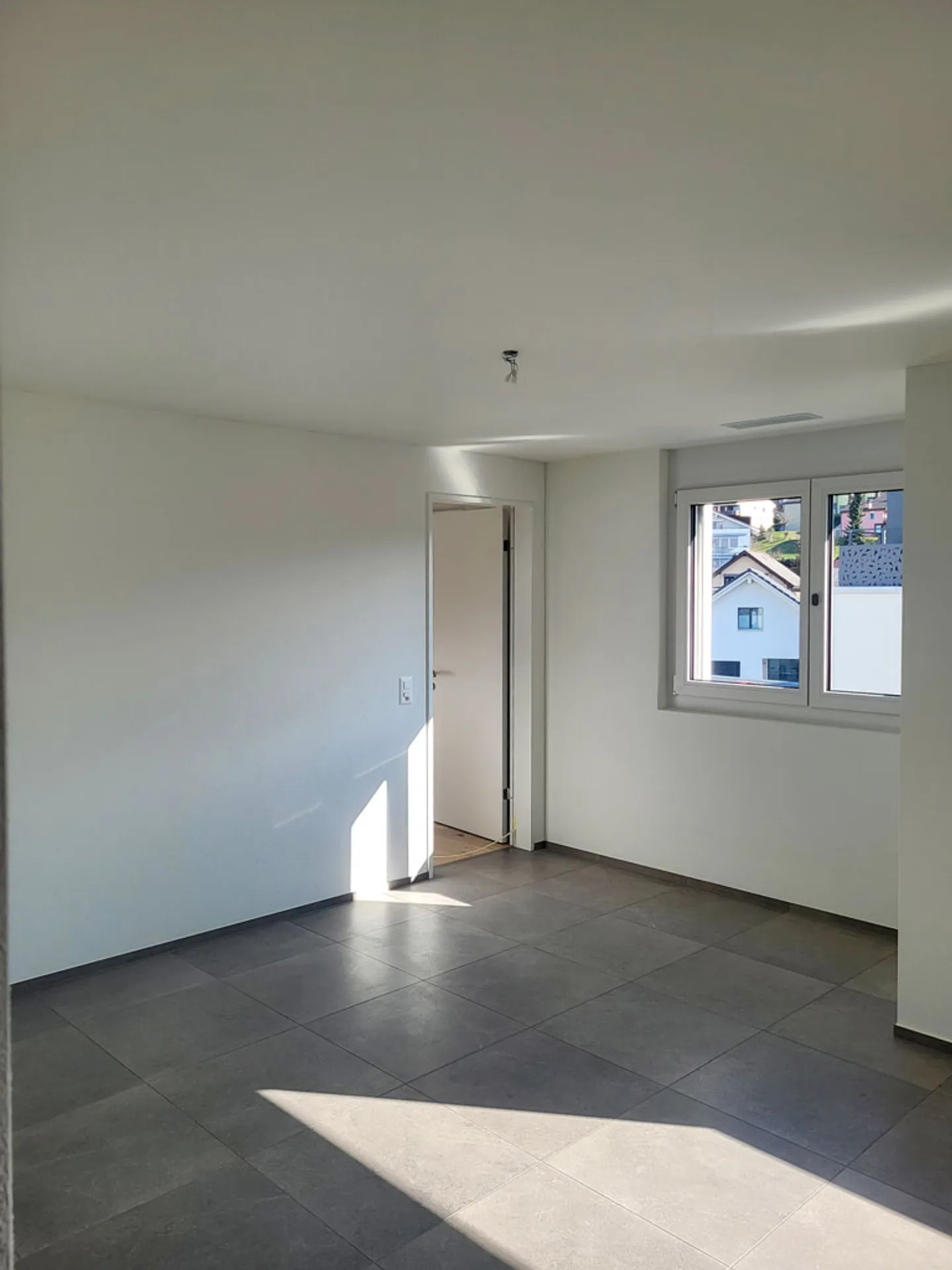 Attractive first rental of 2.5-room apartments in the attic - Photo 5 of 9
