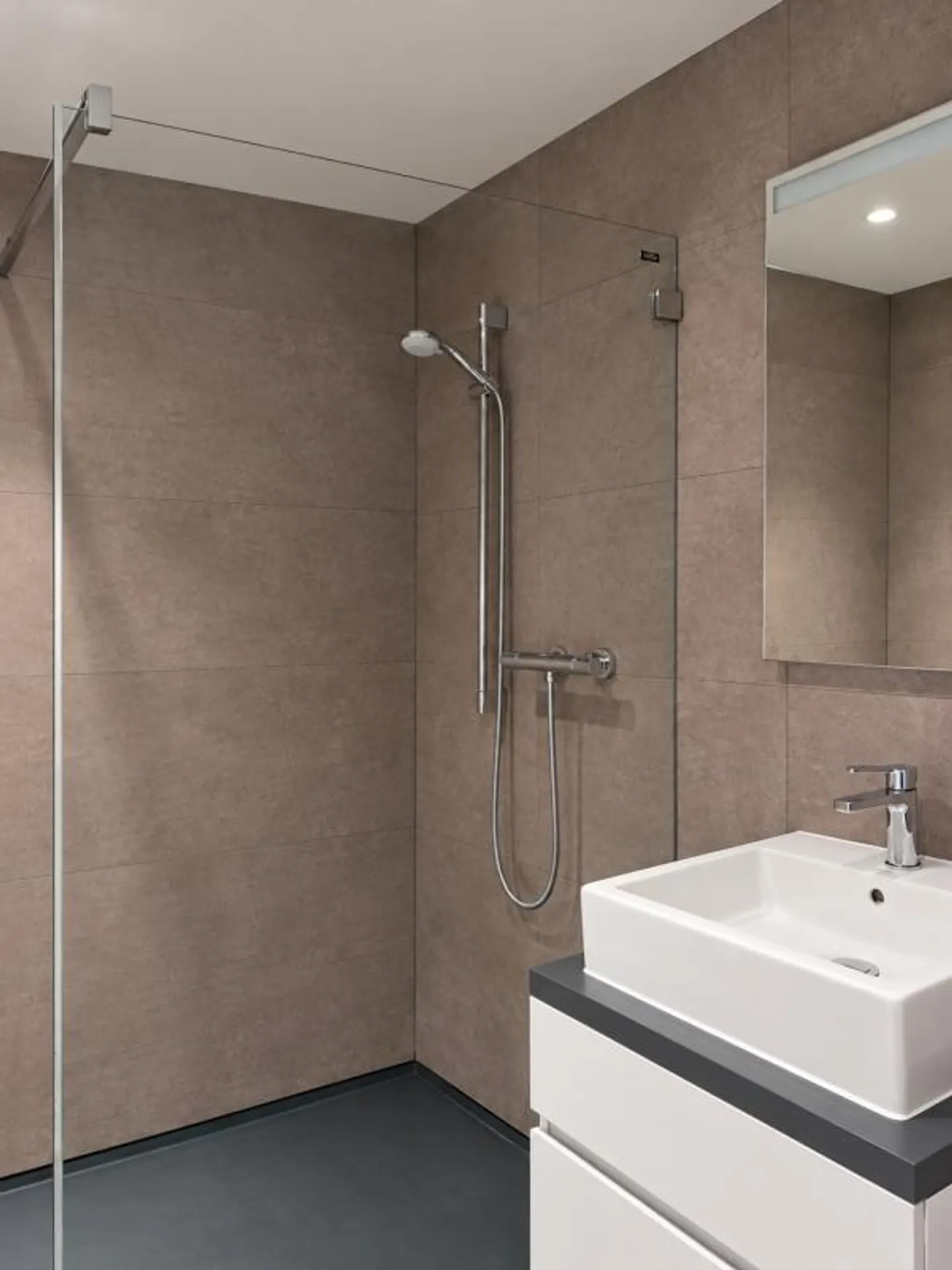 Modern 3 1/2-room apartment with gallery and underground parking space included - Photo 6 of 9