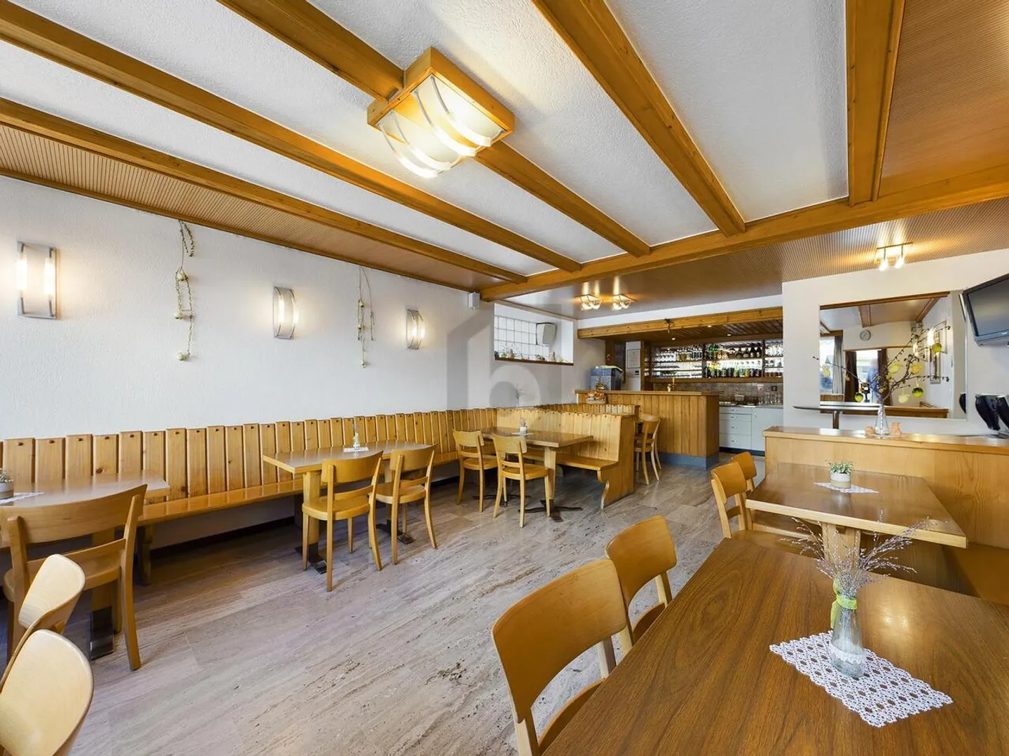 RESTAURANT RUSTIQUE DANS UN VILLAGE VITICOLE DU VALAIS - Photo 4 sur 6