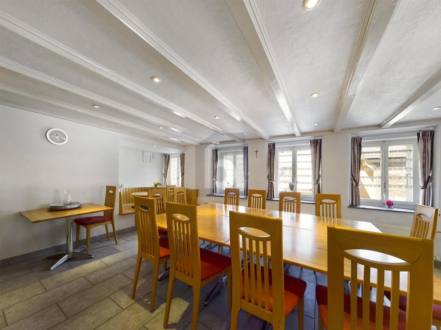 RESTAURANT RUSTIQUE DANS UN VILLAGE VITICOLE DU VALAIS - Photo 5 sur 6