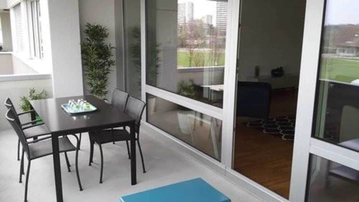 Proche WestSide : Belle appartement de 4.5 pièces avec joli patio - Photo 8 sur 11