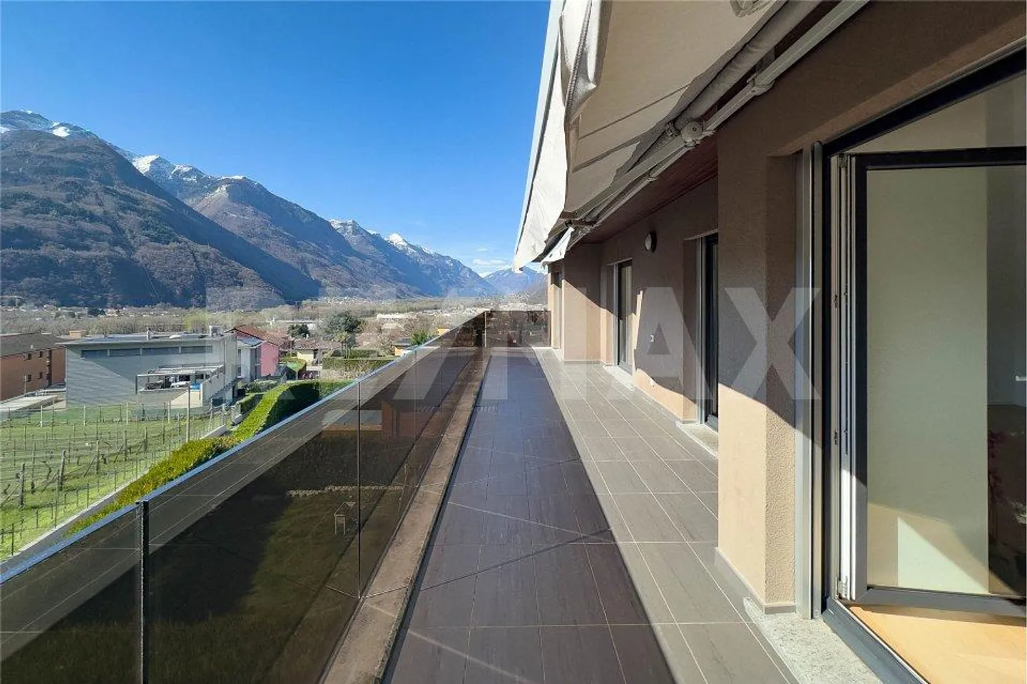 Penthouse elegante con vista montagne - Foto 3 di 13