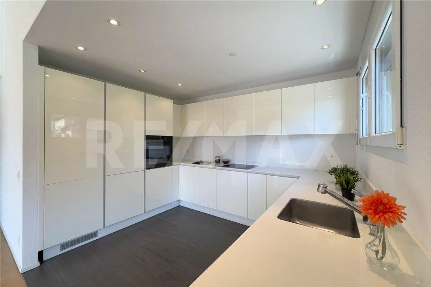 Penthouse elegante con vista montagne - Foto 6 di 13