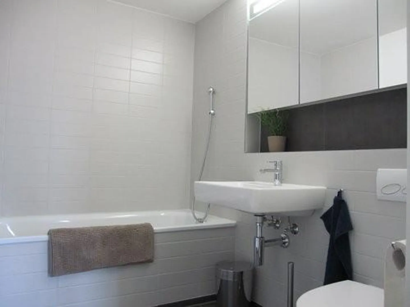 Proche WestSide : Belle appartement de 4.5 pièces avec joli patio - Photo 11 sur 11