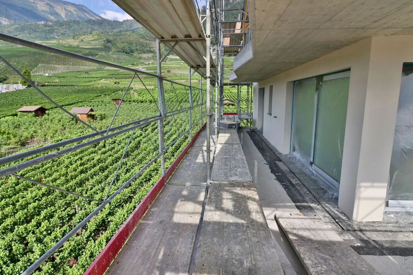 LEYTRON - THE RIGHT BALANCE, 3.5 ROOMS NEW - 50.5 m² TERRACE - Photo 1 of 13
