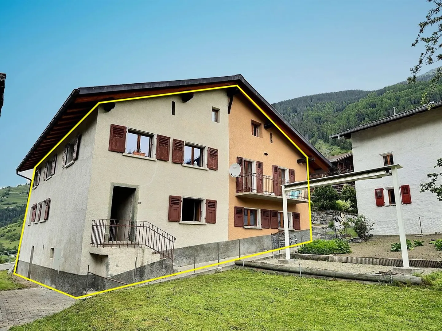 8-Zimmer-Einzelhaus - Foto 1 von 13