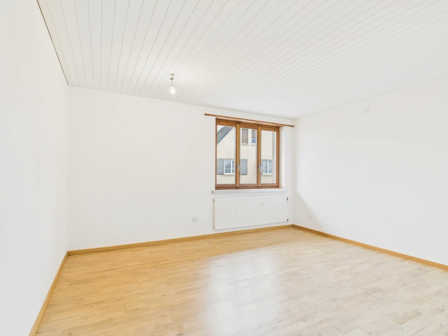 Appartamento ristrutturato di 5 stanze con terrazza a Wenslingen BL - Foto 6 di 13