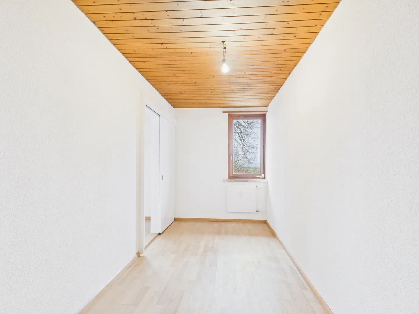 Appartamento ristrutturato di 5 stanze con terrazza a Wenslingen BL - Foto 9 di 13