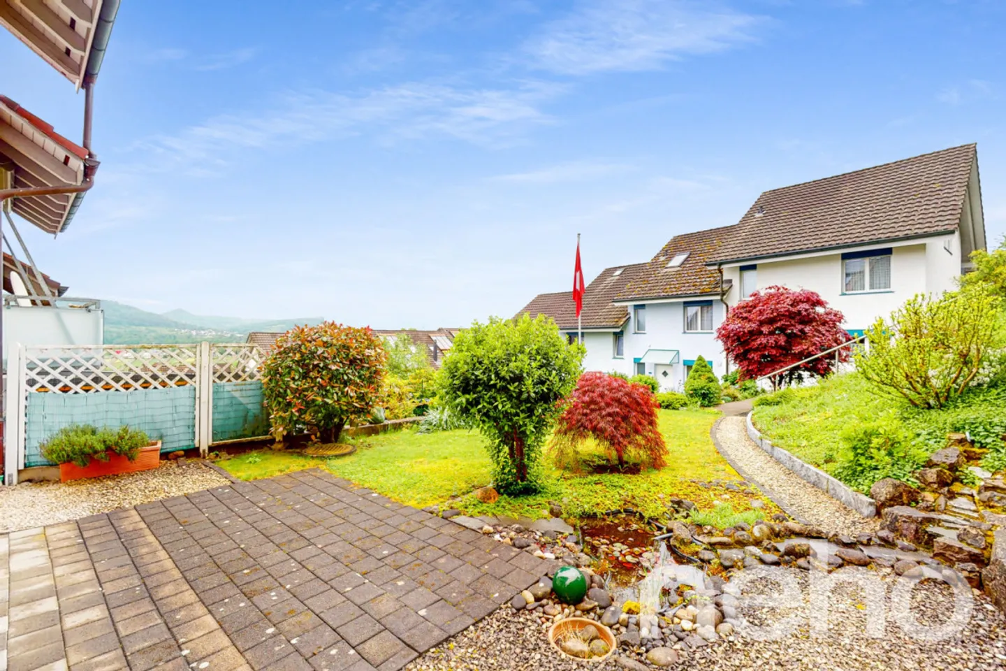 Stepped house for sale - Photo 1 of 9