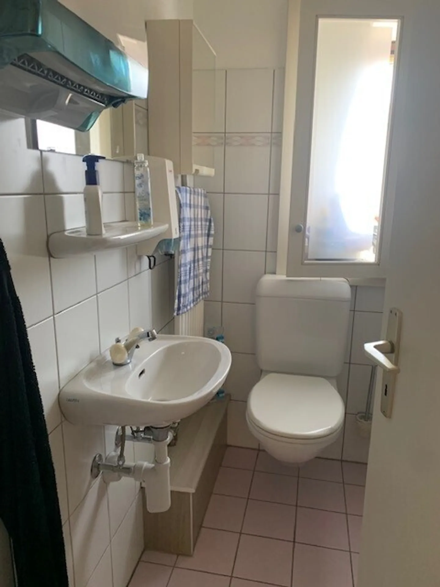 Spazio commerciale di circa 57 m² in affitto - Posizione centrale a Châtel-St-Denis. - Foto 4 di 7