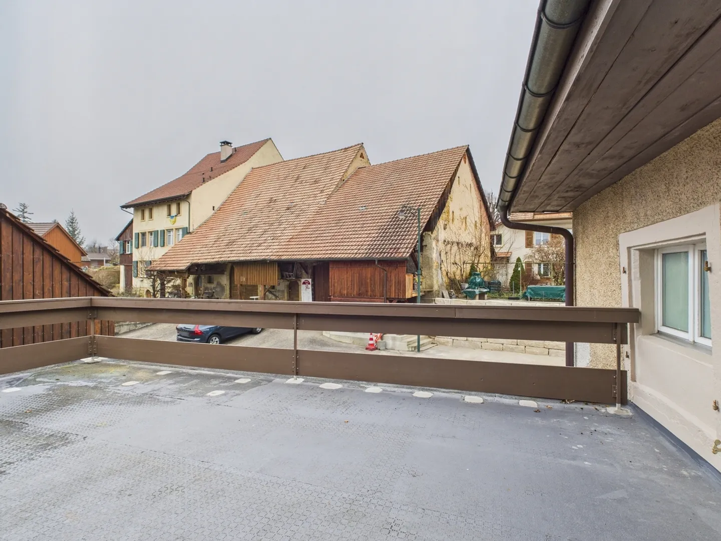 Appartamento ristrutturato di 5 stanze con terrazza a Wenslingen BL - Foto 12 di 13