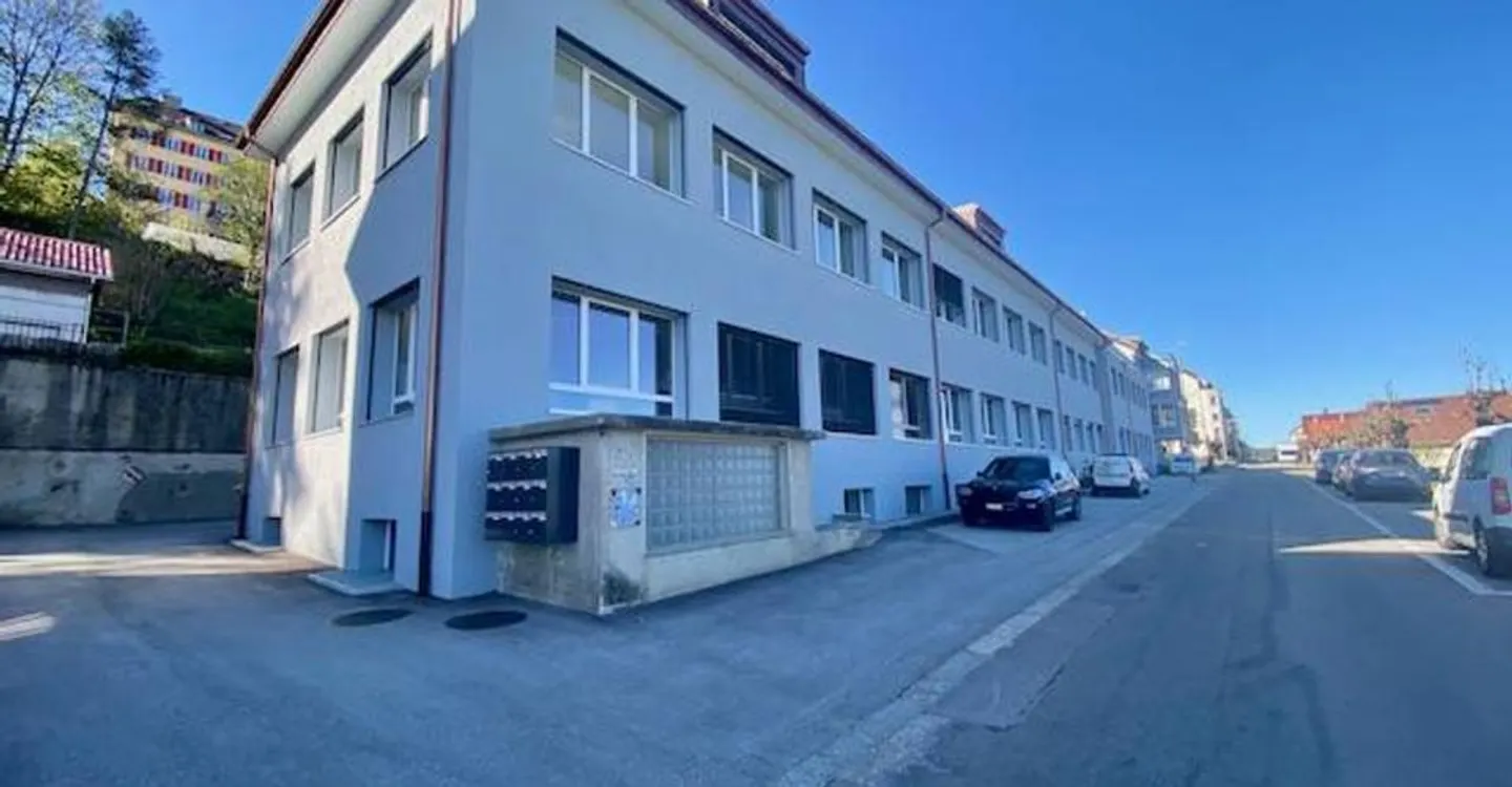 À saisir! vente en bloc, ou séparément, 7 lots dont 5 loués, dans un immeuble en PPE de 13 lots - Photo 2 sur 9