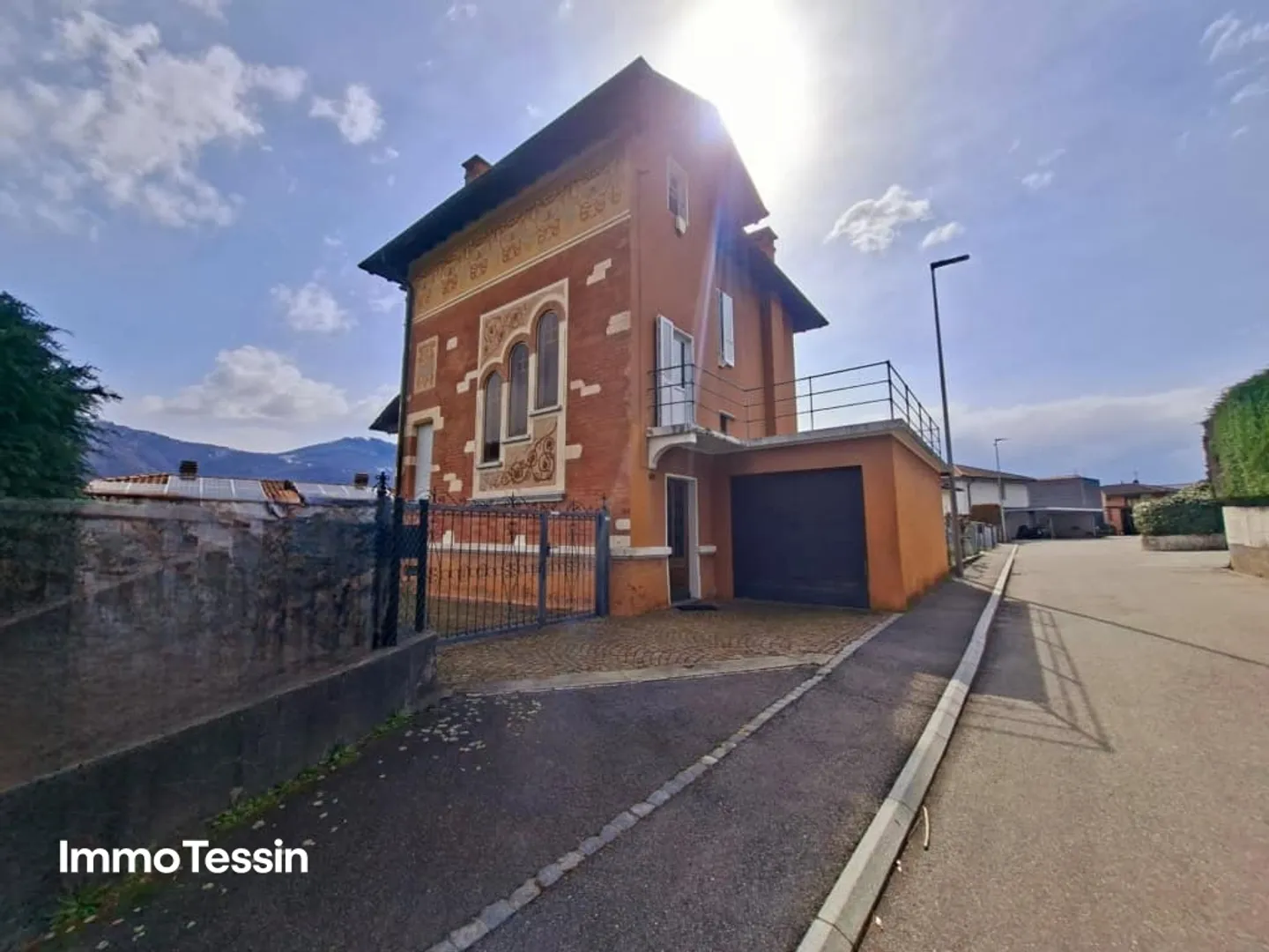 Unique Liberty House with Garden - Photo 4 of 13