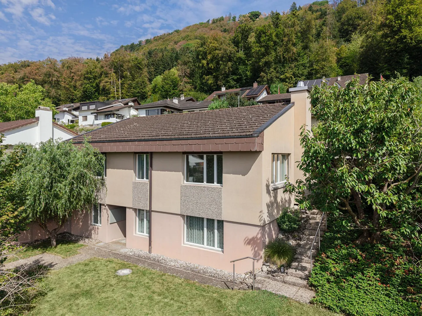 Single-family house with great potential and dreamlike view - Photo 1 of 16