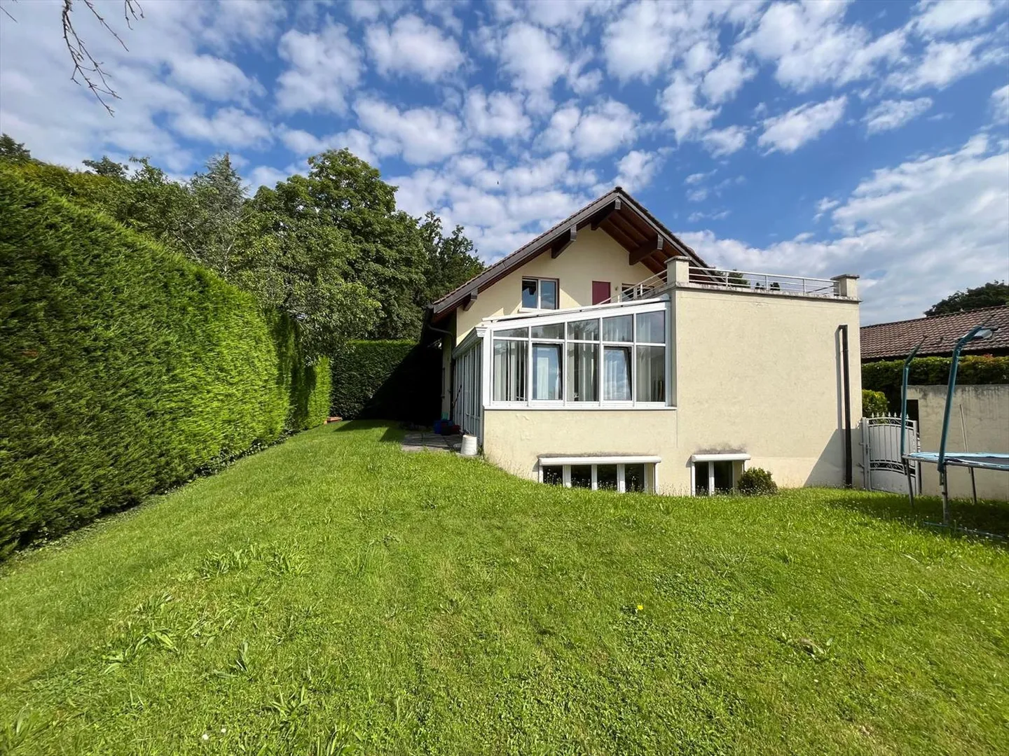 10-Zimmer Reihenhaus - Foto 1 von 9
