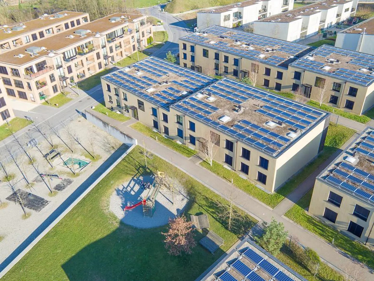 Modern, quiet 3 1/2-room apartment with garden seating area (loggia) - Photo 1 of 8