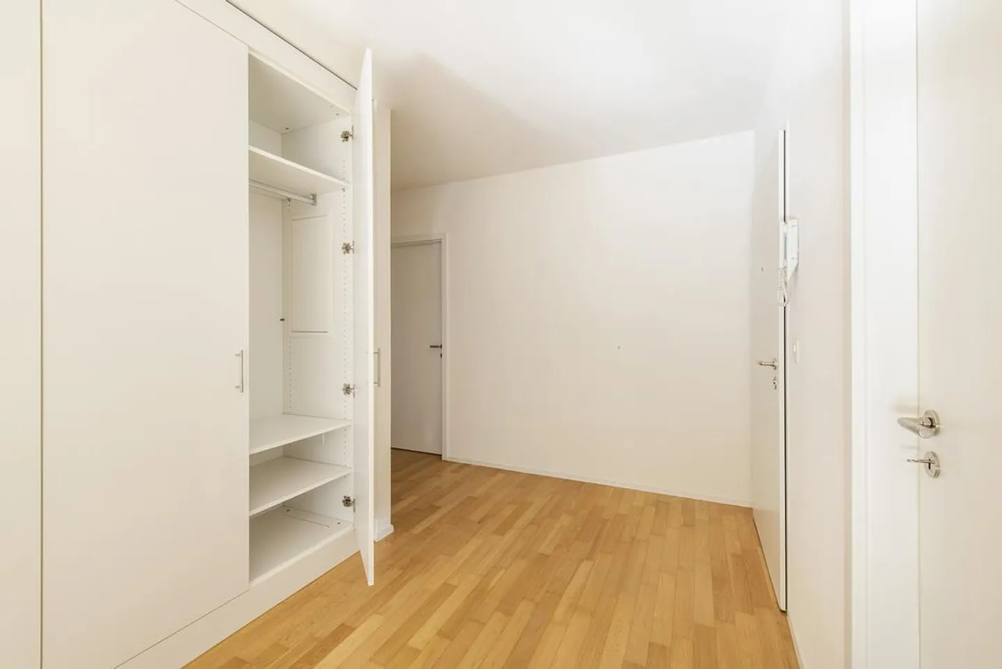 Modern, quiet 3 1/2-room apartment with garden seating area (loggia) - Photo 4 of 8