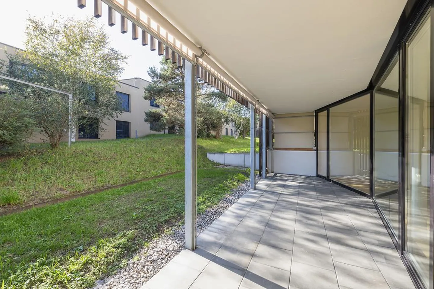Modern, quiet 3 1/2-room apartment with garden seating area (loggia) - Photo 8 of 8