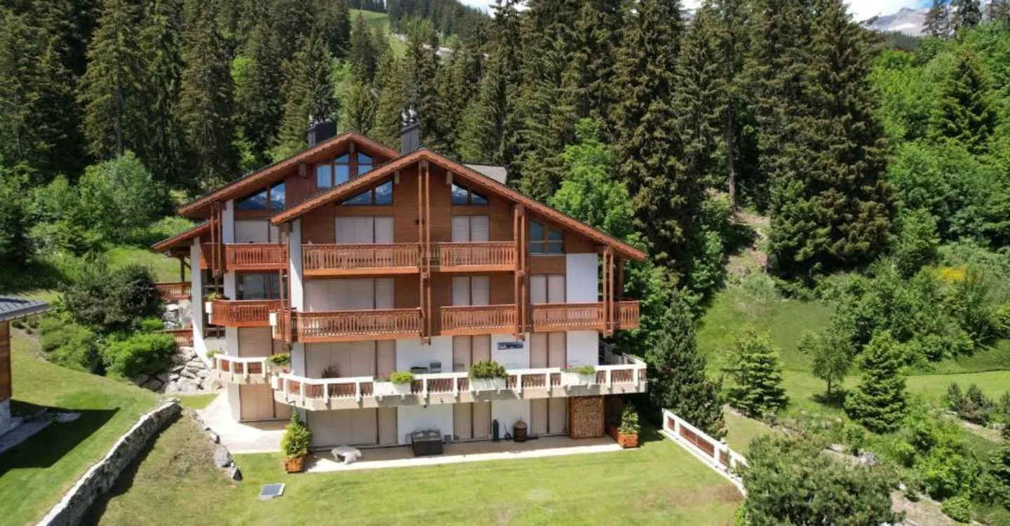 Charming Apartment Near Ski Lifts - Photo 1 of 10