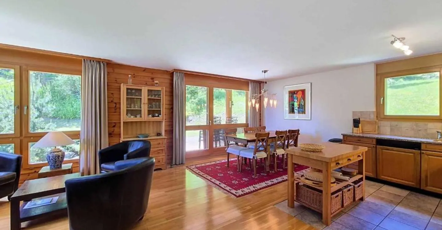 Charming Apartment Near Ski Lifts - Photo 3 of 10