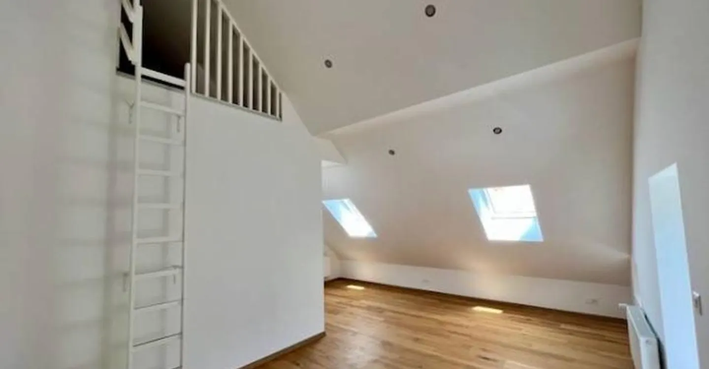 Immeuble rénové, 3 lots sur 5 loués, 4 appartements et un local commercial - Photo 9 of 11