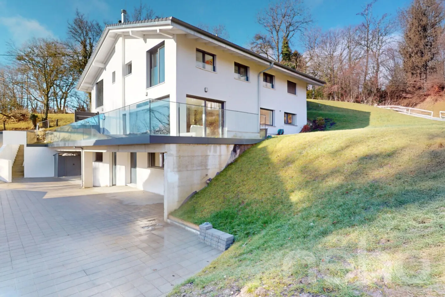 Stepped house for sale - Photo 1 of 13