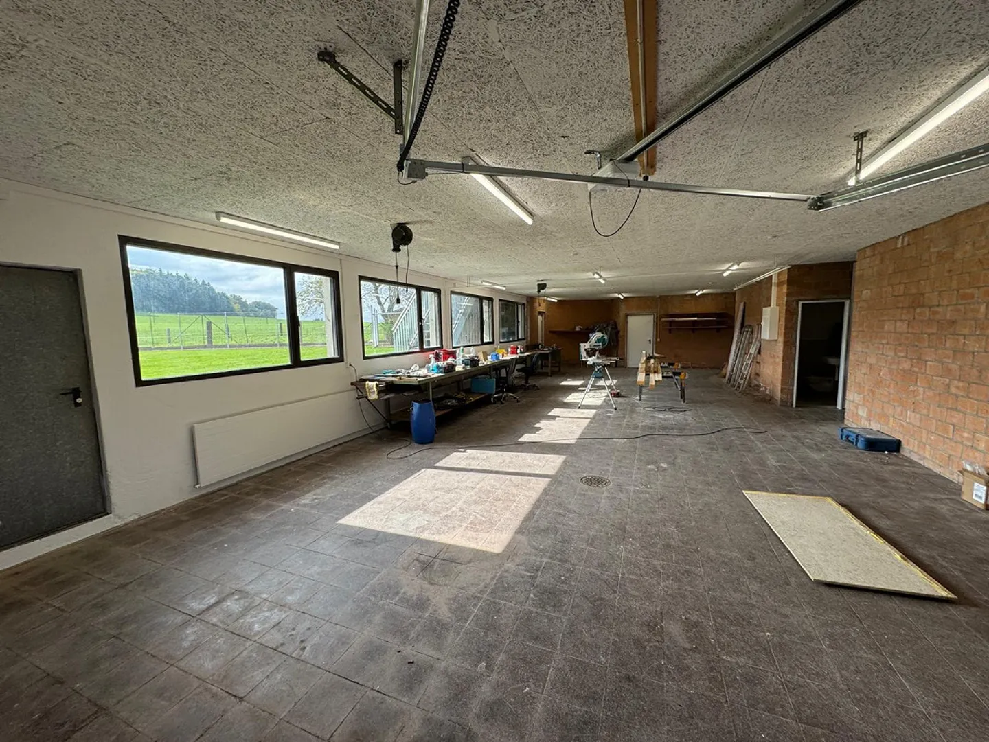 Grand espace commercial avec WC - appartement optionnel - Photo 1 sur 7