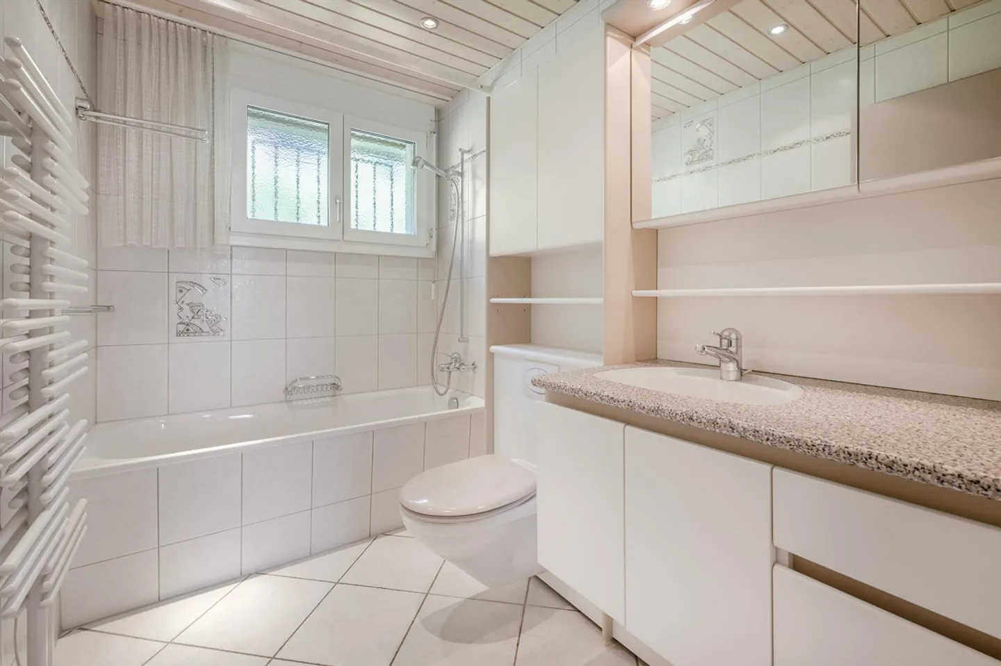 Single-family house with great potential and dreamlike view - Photo 7 of 16