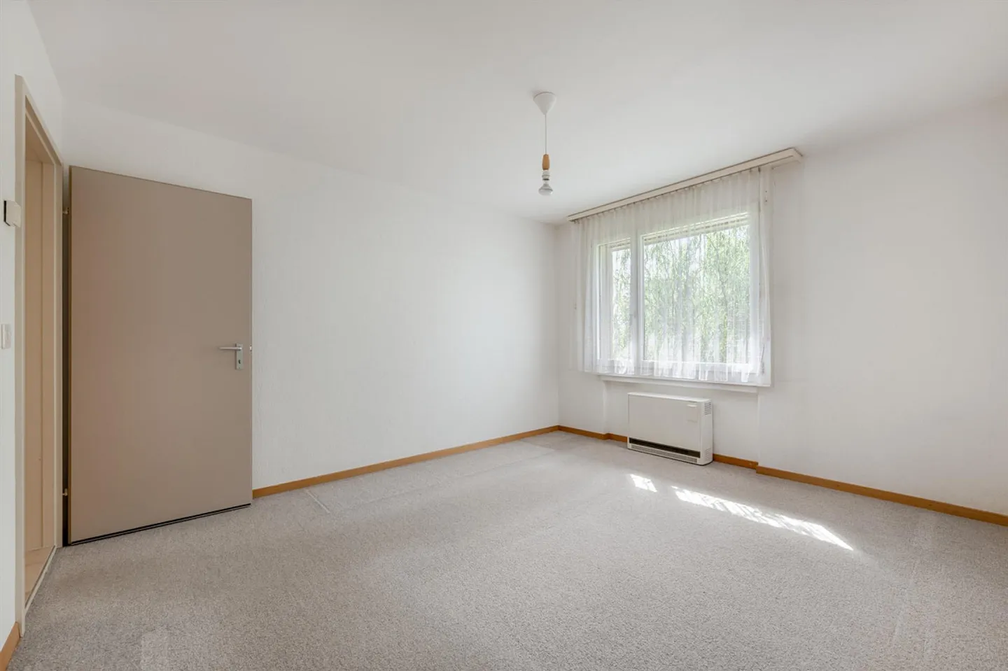 Single-family house with great potential and dreamlike view - Photo 8 of 16