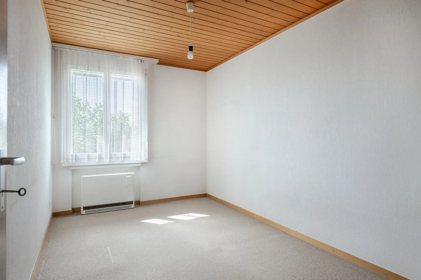 Single-family house with great potential and dreamlike view - Photo 6 of 16