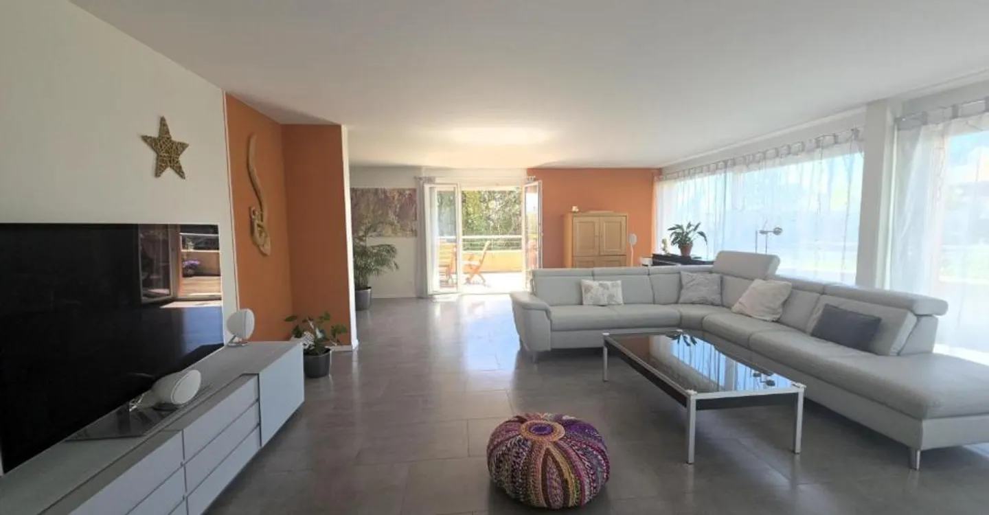 Appartamento spazioso con terrazza - Foto 1 di 12