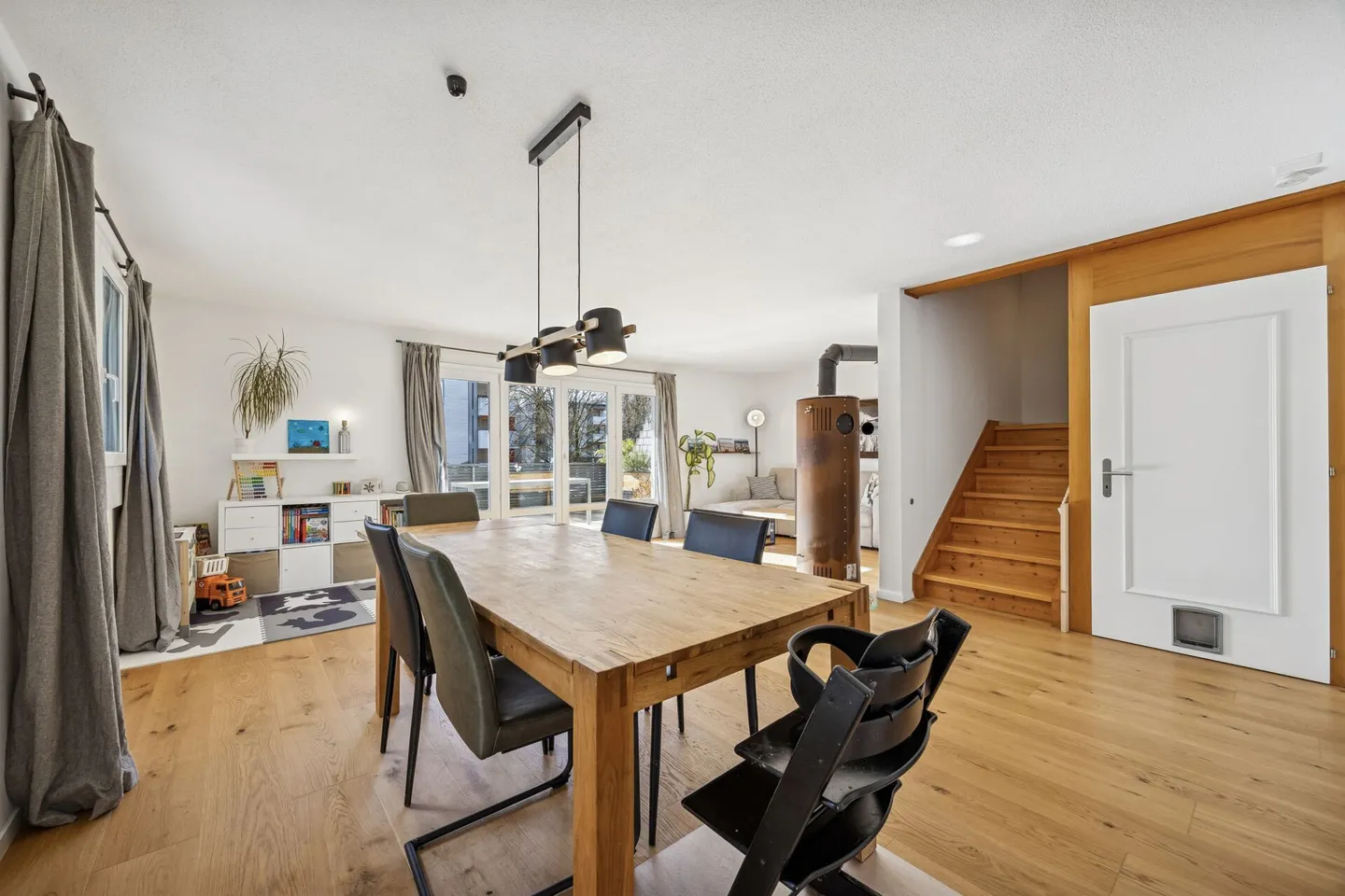 4.5-Zimmer-Doppeleinfamilienhaus in ruhigem Wohnquartier von Kerzers - Photo 2 of 13