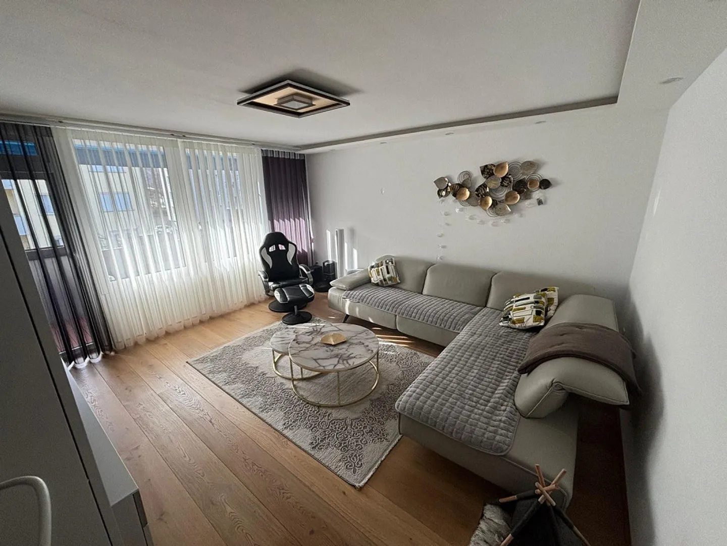 Modern 4-room apartment with balcony in Domat/Ems - Photo 2 of 9
