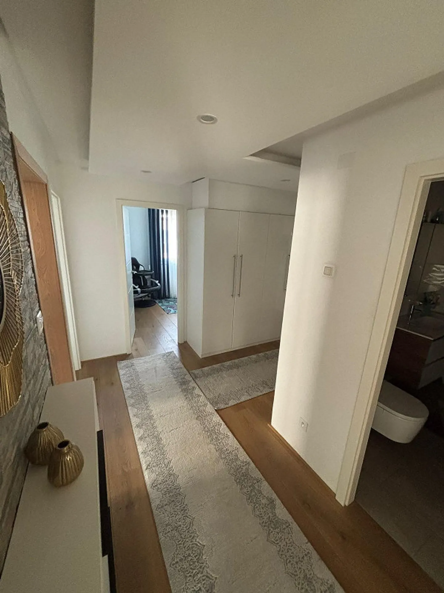 Modern 4-room apartment with balcony in Domat/Ems - Photo 3 of 9