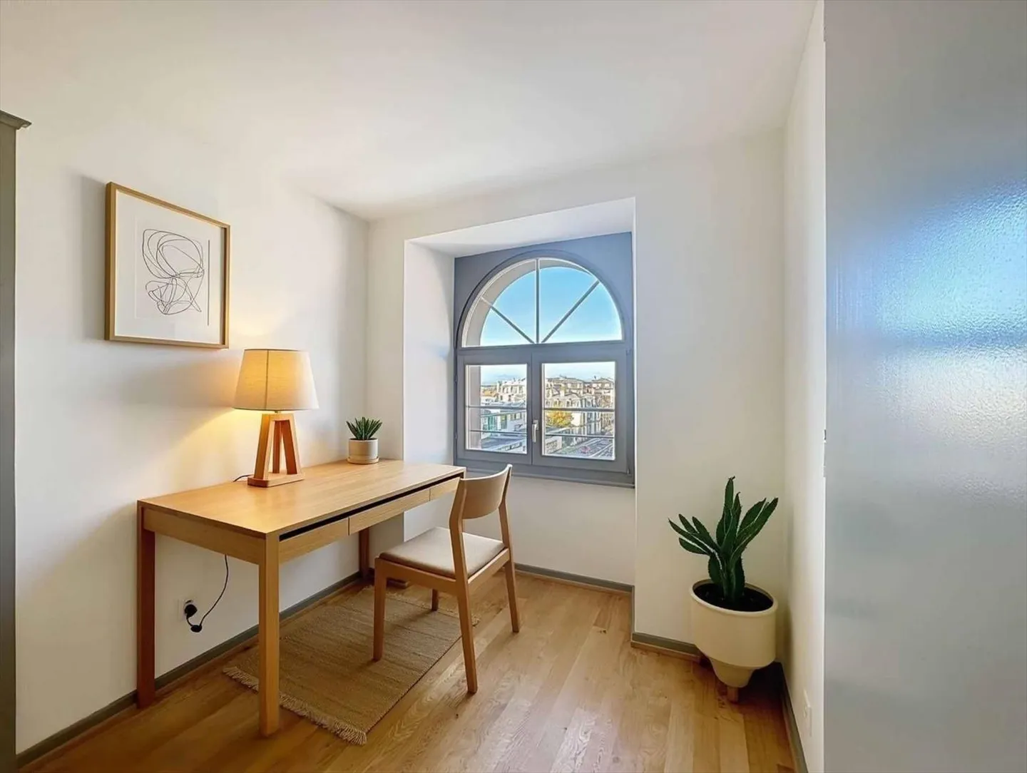 Penthouse - Spacious 3.5 Rooms 99 m2 + Attic in a Renovated Old Building - Photo 4 of 9
