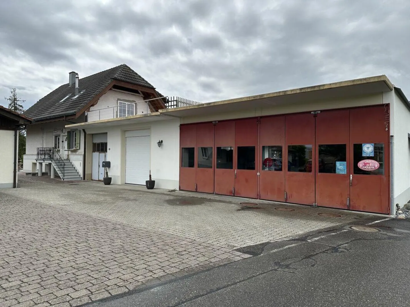 Maison résidentielle rénovée avec amour et atelier - beaucoup d'espace pour vous et vos véhicules - Photo 1 sur 13