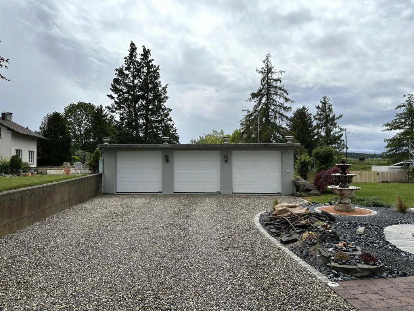 Maison résidentielle rénovée avec amour et atelier - beaucoup d'espace pour vous et vos véhicules - Photo 3 sur 13